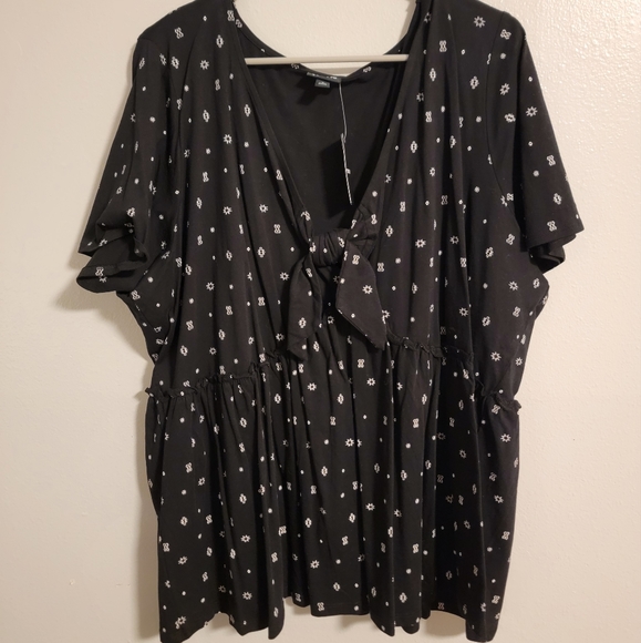 Torrid top - Picture 2 of 3